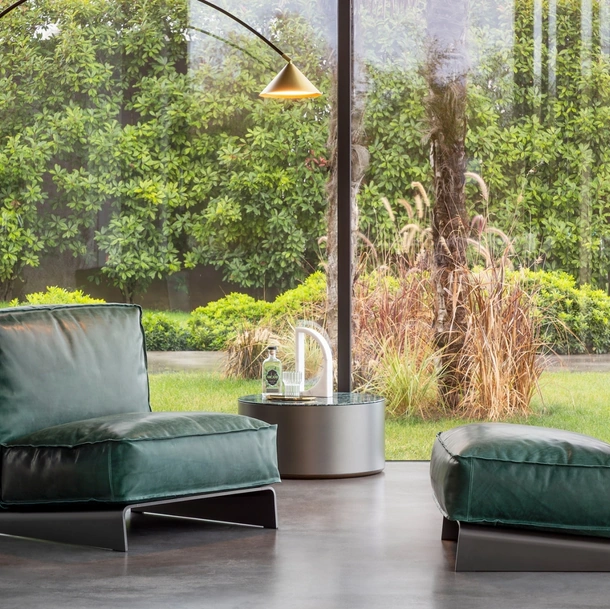 Tor leather armchair by Desirèe