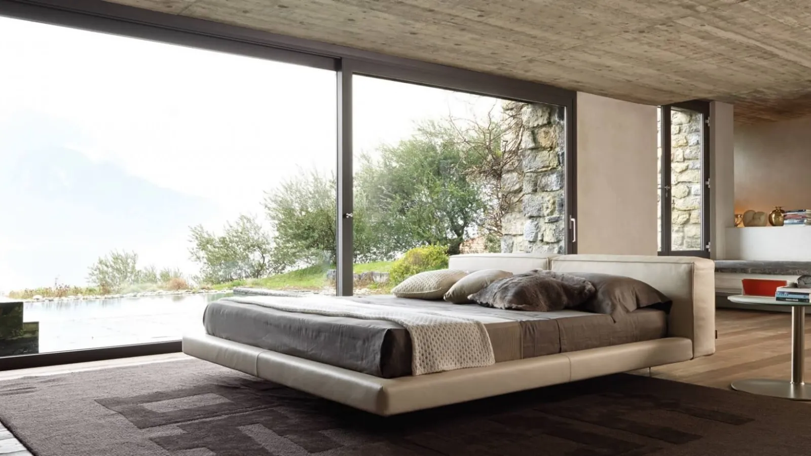 Leather bed with an essential design headboard Zenit by Desirèe