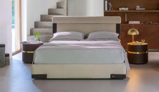 Toshi bedside table in wood by Flou