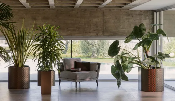 Hikinu Metal Vase by Flou