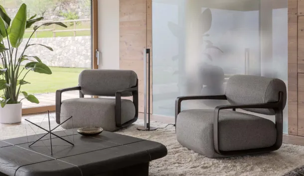 Upholstered armchair by Arkena Flou