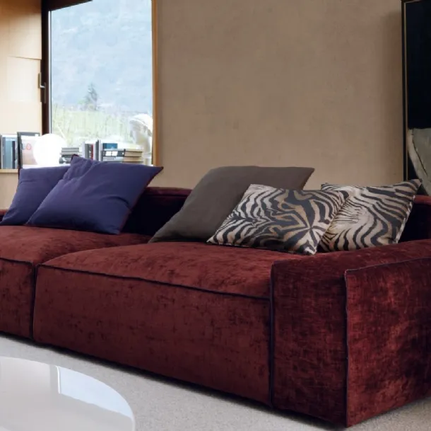 Boog velvet linear sofa by Desirée