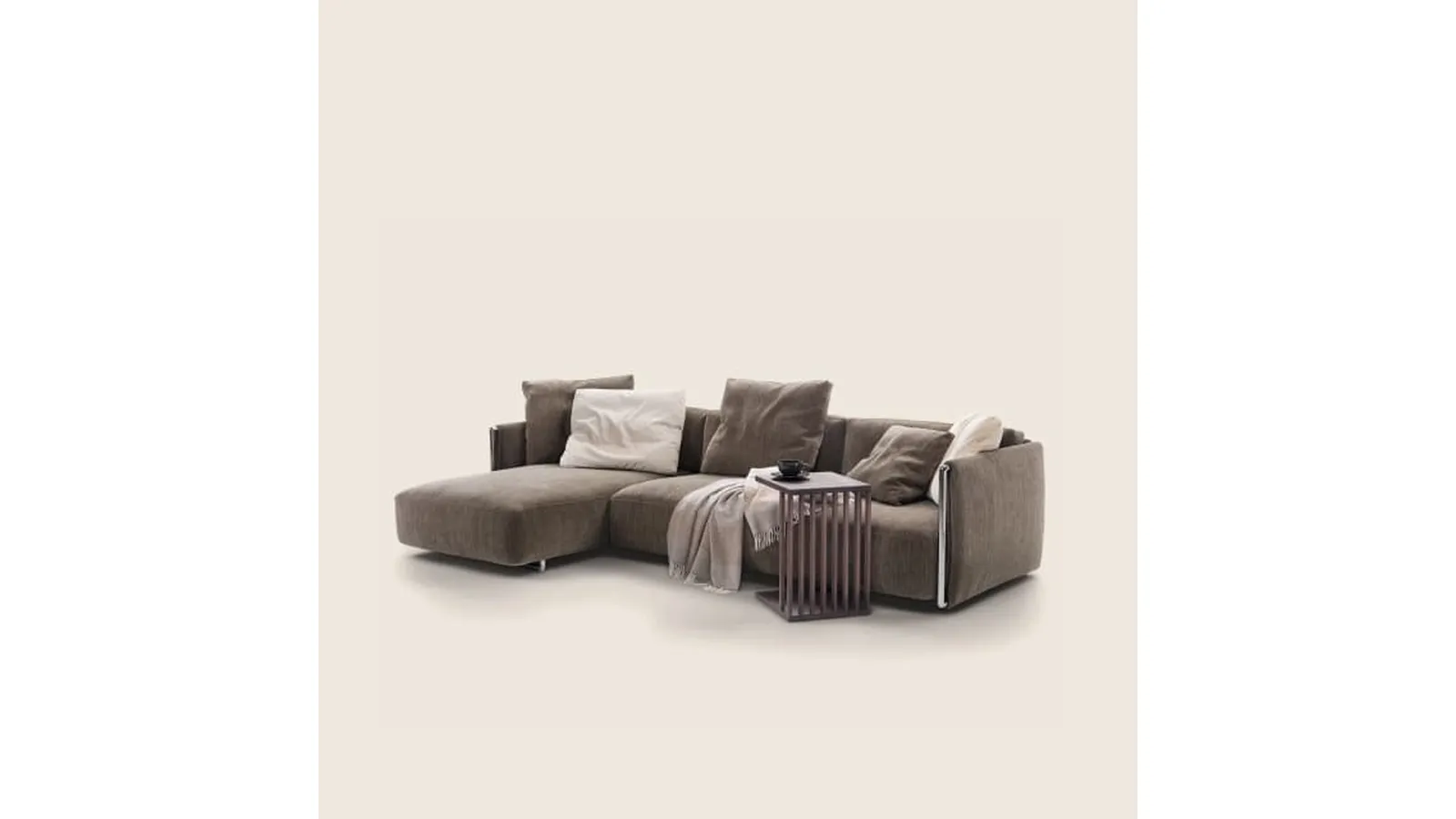 Edmond sofa with peninsula by Flexform